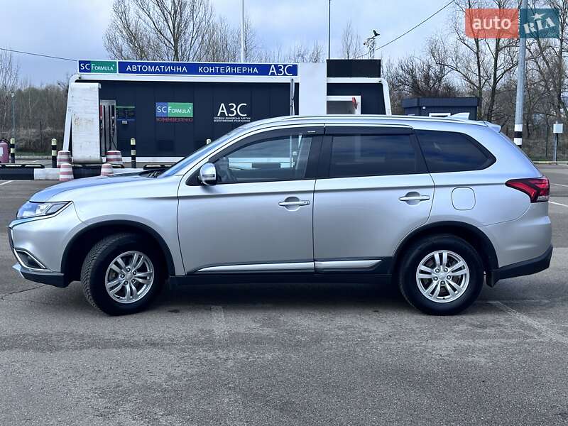 Внедорожник / Кроссовер Mitsubishi Outlander 2018 в Киеве