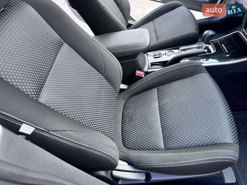 Внедорожник / Кроссовер Mitsubishi Outlander 2018 в Киеве