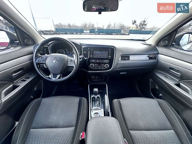 Внедорожник / Кроссовер Mitsubishi Outlander 2018 в Киеве