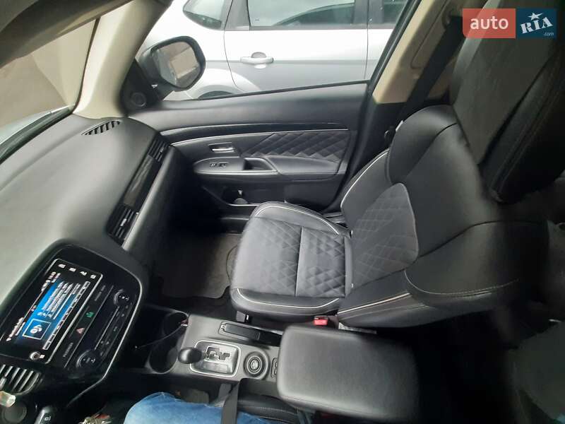 Внедорожник / Кроссовер Mitsubishi Outlander 2016 в Крюковщине фото 3 Внедорожник / Кроссовер Mitsubishi Outlander 2016 в Крюковщине