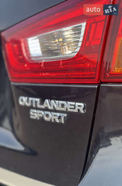 Внедорожник / Кроссовер Mitsubishi Outlander 2014 в 