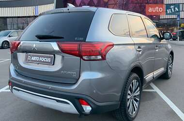 Позашляховик / Кросовер Mitsubishi Outlander 2019 в 