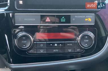 Позашляховик / Кросовер Mitsubishi Outlander 2019 в 