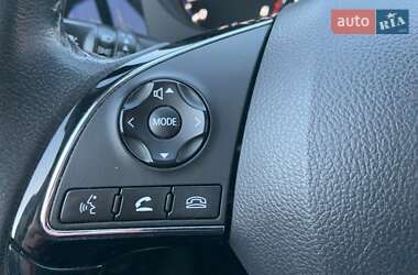 Позашляховик / Кросовер Mitsubishi Outlander 2019 в 