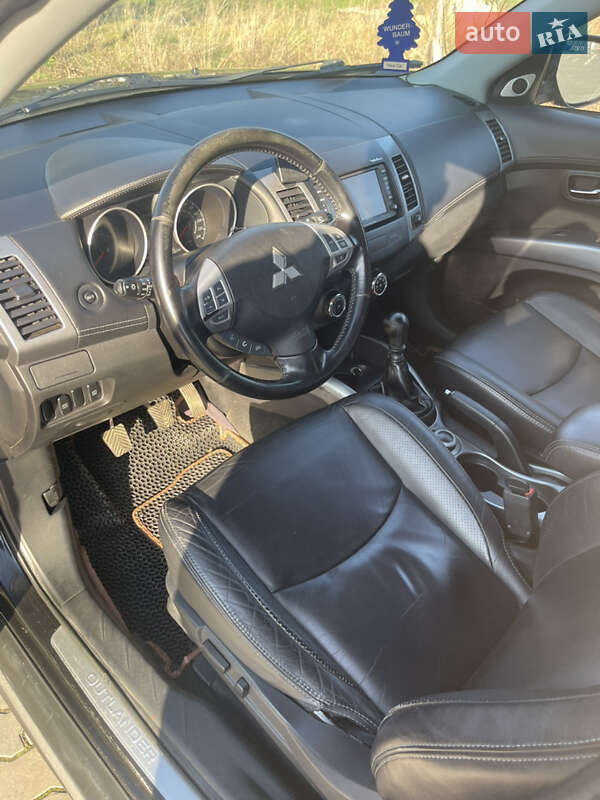 Внедорожник / Кроссовер Mitsubishi Outlander 2009 в Стрые