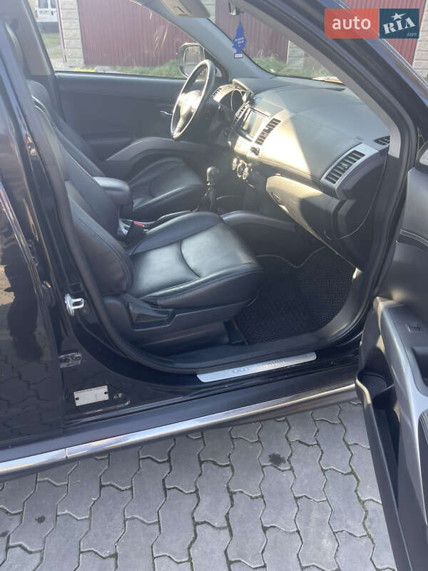 Внедорожник / Кроссовер Mitsubishi Outlander 2009 в Стрые