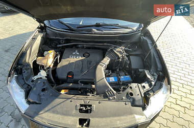 Внедорожник / Кроссовер Mitsubishi Outlander 2009 в 