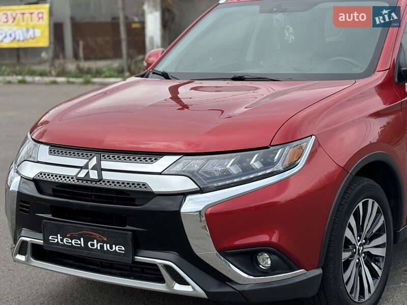 Внедорожник / Кроссовер Mitsubishi Outlander 2018 в Николаеве