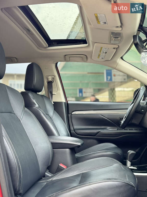 Внедорожник / Кроссовер Mitsubishi Outlander 2018 в Николаеве