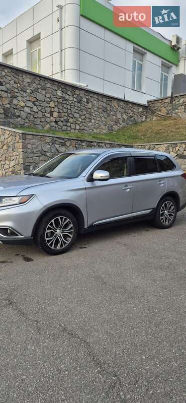 Внедорожник / Кроссовер Mitsubishi Outlander 2015 в Белой Церкви фото 5 Внедорожник / Кроссовер Mitsubishi Outlander 2015 в Белой Церкви