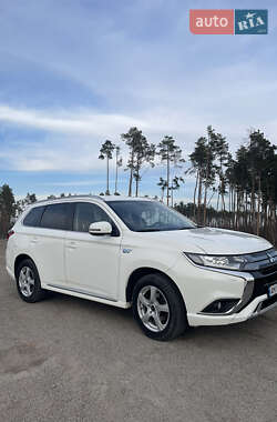 Позашляховик / Кросовер Mitsubishi Outlander 2019 в 