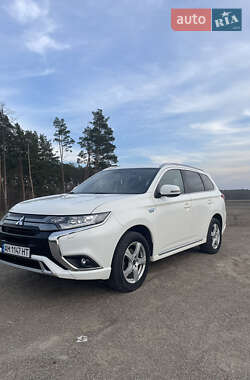 Позашляховик / Кросовер Mitsubishi Outlander 2019 в 