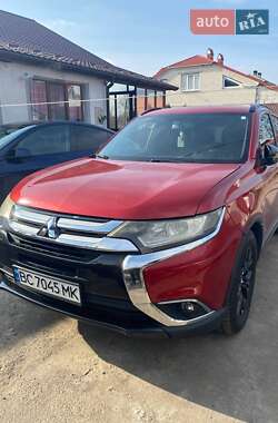 Внедорожник / Кроссовер Mitsubishi Outlander 2017 в 