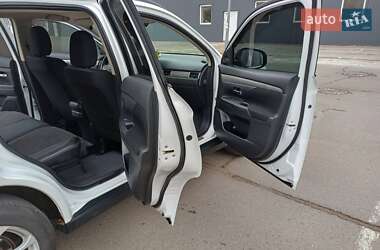 Внедорожник / Кроссовер Mitsubishi Outlander 2013 в 