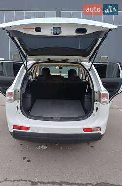 Внедорожник / Кроссовер Mitsubishi Outlander 2013 в 