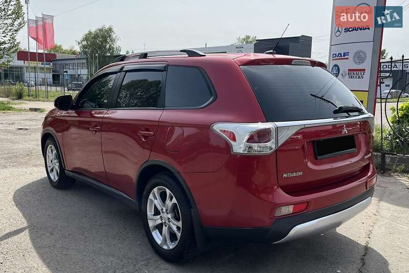 Внедорожник / Кроссовер Mitsubishi Outlander 2014 в Львове