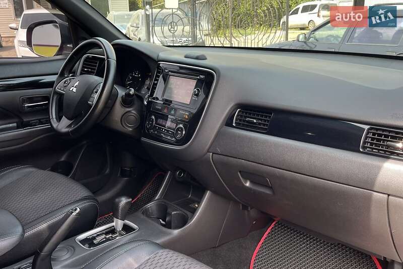 Внедорожник / Кроссовер Mitsubishi Outlander 2014 в Львове