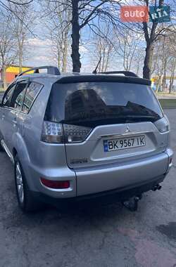 Внедорожник / Кроссовер Mitsubishi Outlander 2011 в 