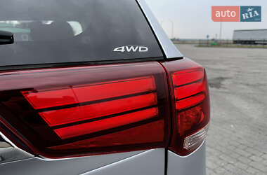 Внедорожник / Кроссовер Mitsubishi Outlander 2016 в 