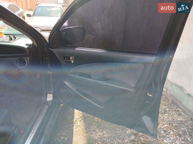 Позашляховик / Кросовер Mitsubishi Outlander 2004 в Білій Церкві