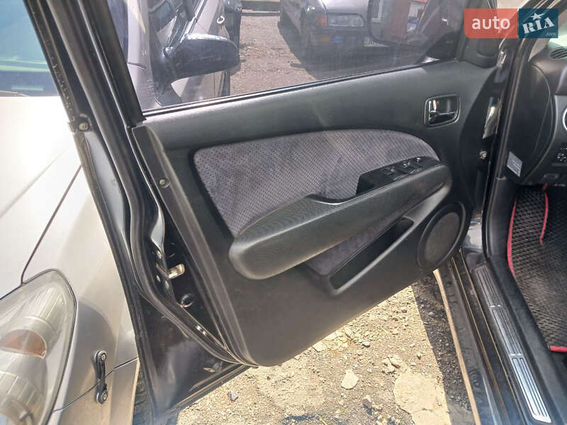 Позашляховик / Кросовер Mitsubishi Outlander 2004 в Білій Церкві