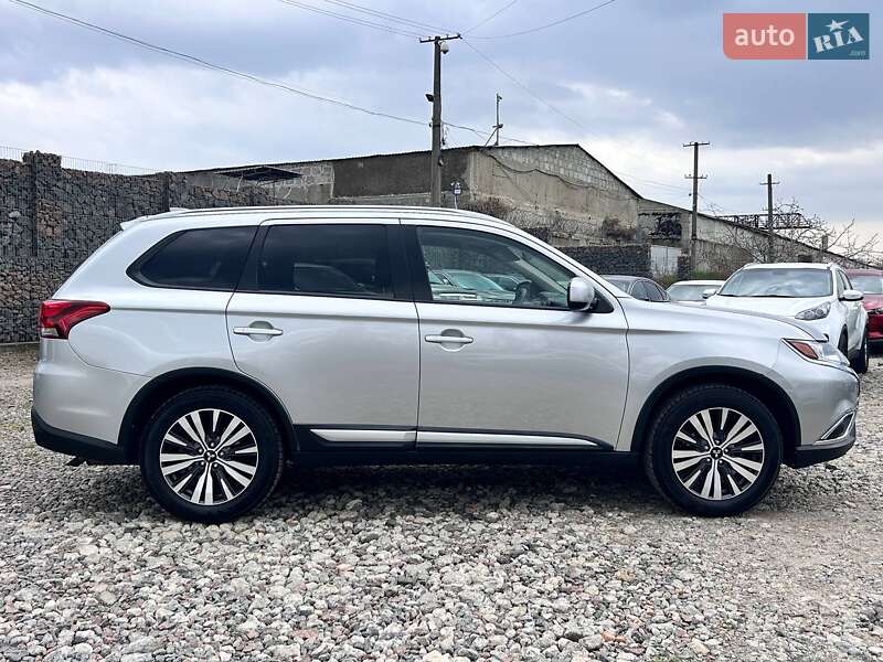 Позашляховик / Кросовер Mitsubishi Outlander 2018 в Одесі
