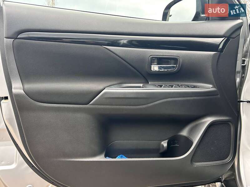 Позашляховик / Кросовер Mitsubishi Outlander 2018 в Одесі