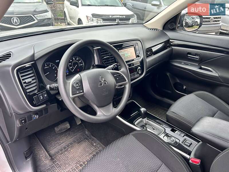 Позашляховик / Кросовер Mitsubishi Outlander 2018 в Одесі