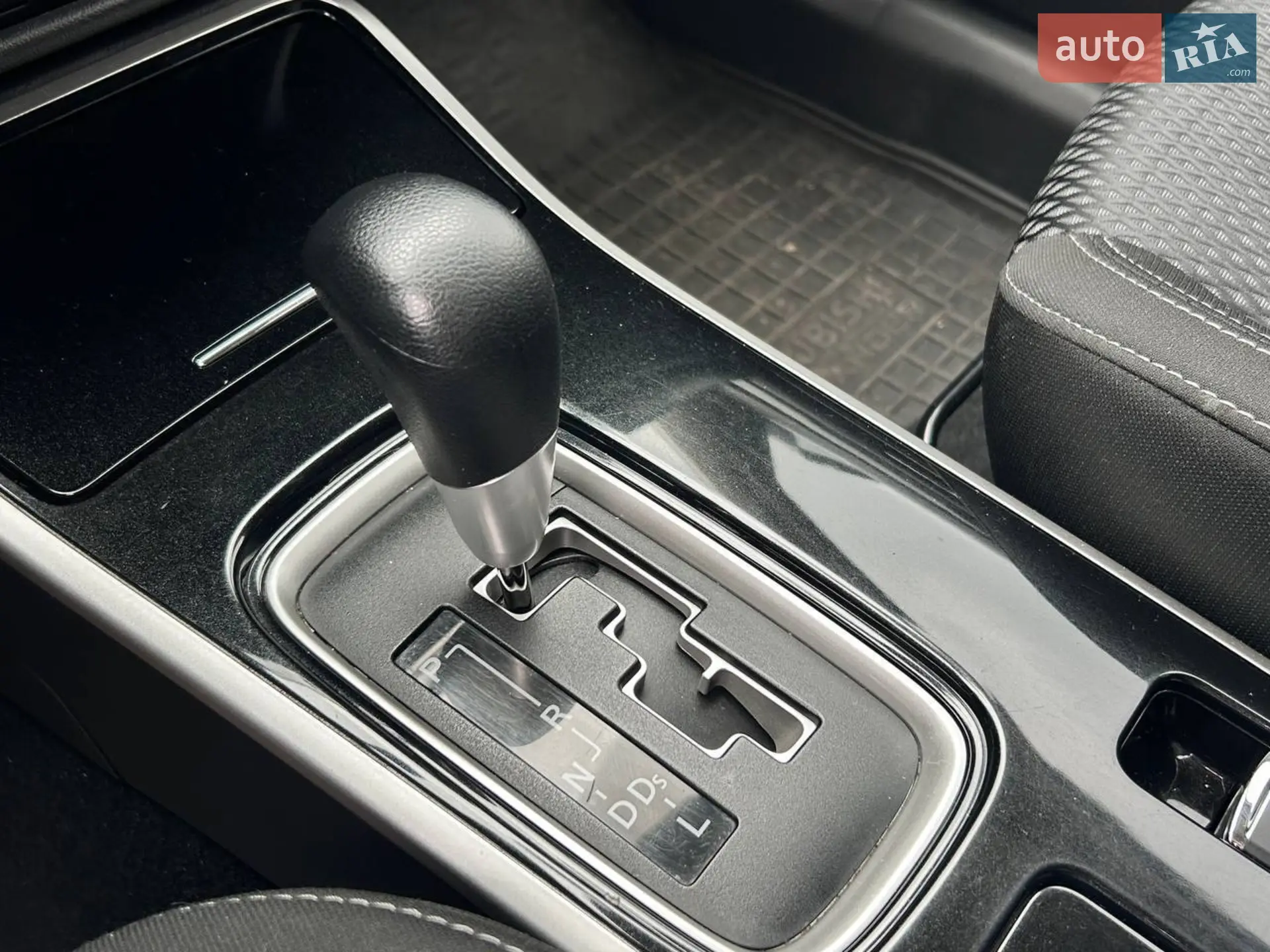 2018 Mitsubishi Outlander - мініатюра 22