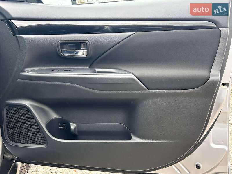 Позашляховик / Кросовер Mitsubishi Outlander 2018 в Одесі