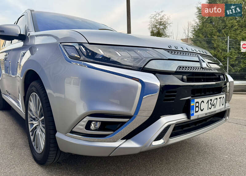Позашляховик / Кросовер Mitsubishi Outlander 2020 в Львові