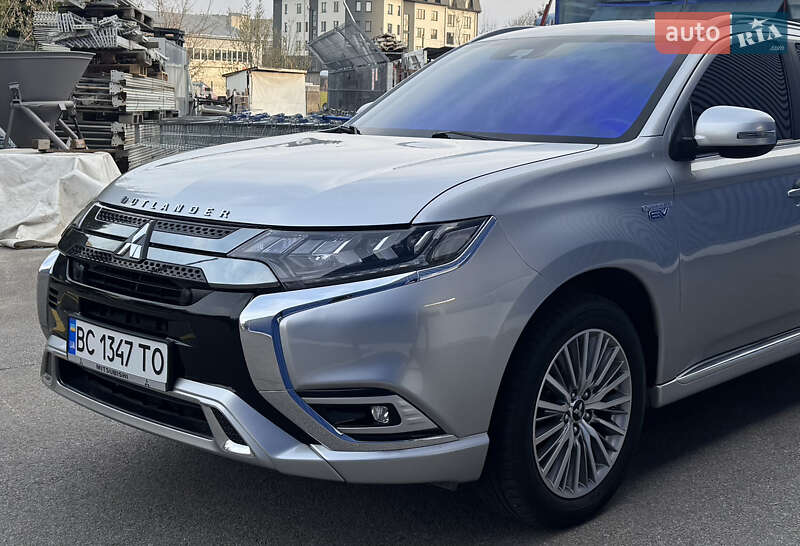Позашляховик / Кросовер Mitsubishi Outlander 2020 в Львові