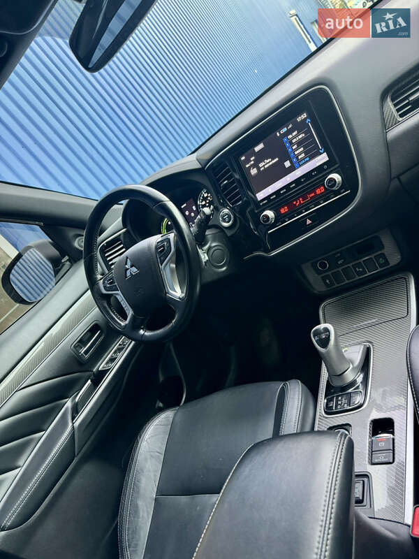 Позашляховик / Кросовер Mitsubishi Outlander 2020 в Львові