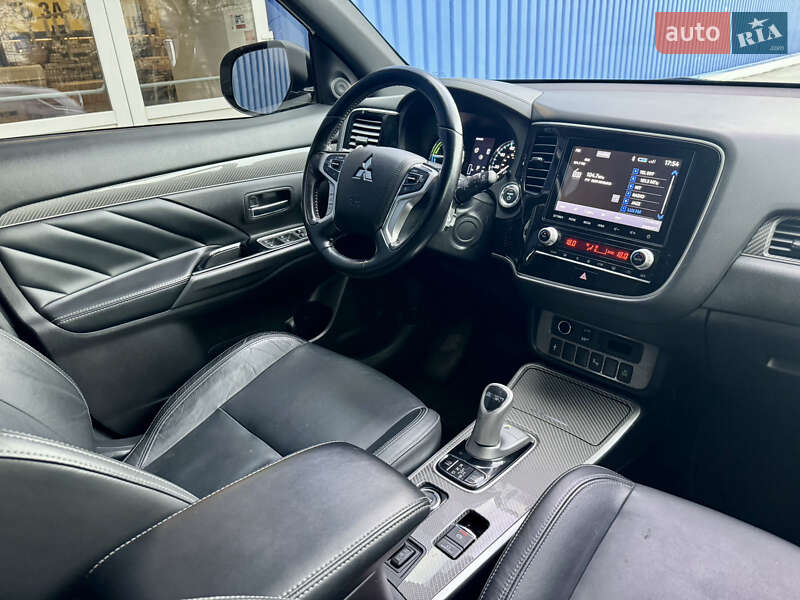 Позашляховик / Кросовер Mitsubishi Outlander 2020 в Львові