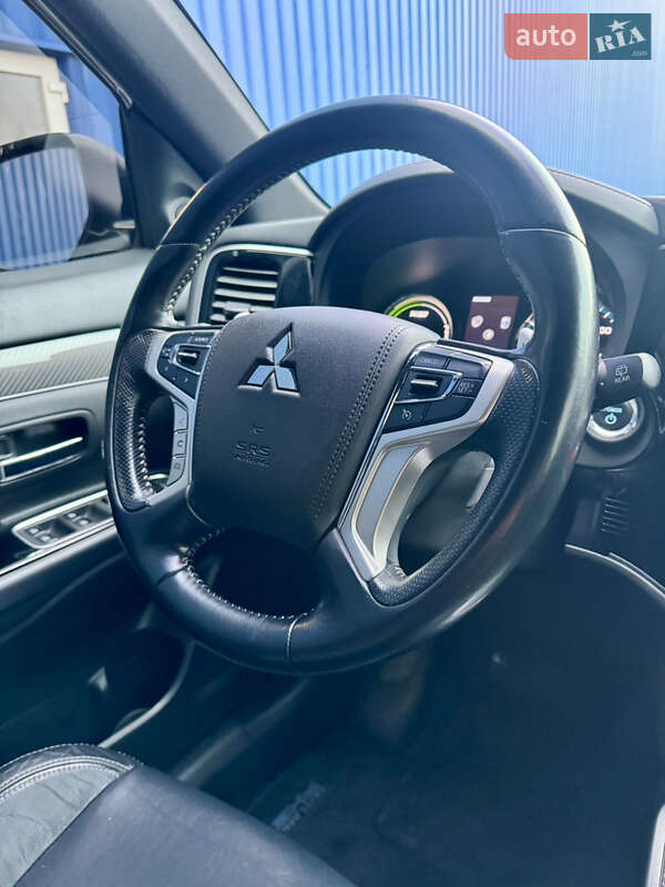 Позашляховик / Кросовер Mitsubishi Outlander 2020 в Львові