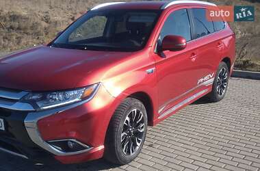 Внедорожник / Кроссовер Mitsubishi Outlander 2017 в 