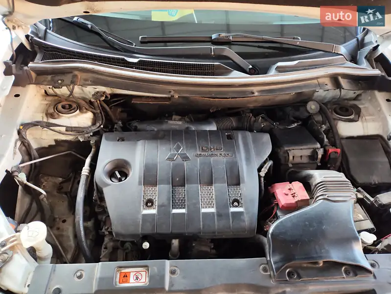Позашляховик / Кросовер Mitsubishi Outlander 2014 в 