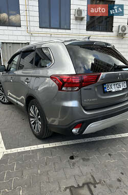 Внедорожник / Кроссовер Mitsubishi Outlander 2019 в 