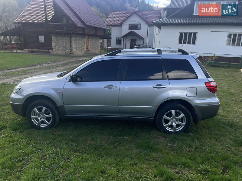 Внедорожник / Кроссовер Mitsubishi Outlander 2005 в Яремче