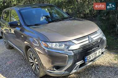 Внедорожник / Кроссовер Mitsubishi Outlander 2019 в 