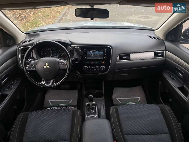 Позашляховик / Кросовер Mitsubishi Outlander 2015 в Києві