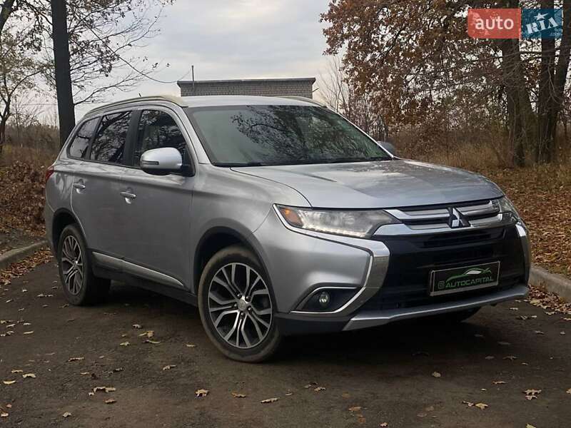Позашляховик / Кросовер Mitsubishi Outlander 2015 в Києві