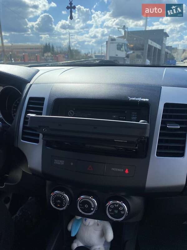 Позашляховик / Кросовер Mitsubishi Outlander 2010 в Дрогобичі