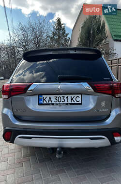 Внедорожник / Кроссовер Mitsubishi Outlander 2019 в 