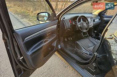 Внедорожник / Кроссовер Mitsubishi Outlander 2012 в 