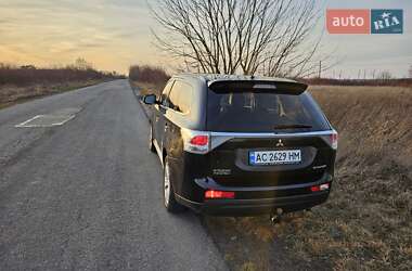 Внедорожник / Кроссовер Mitsubishi Outlander 2012 в 