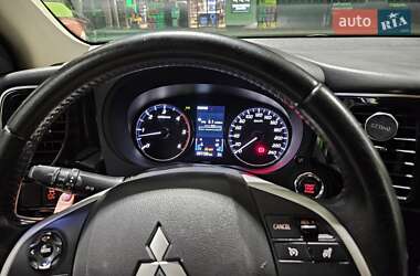 Внедорожник / Кроссовер Mitsubishi Outlander 2012 в 