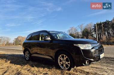 Внедорожник / Кроссовер Mitsubishi Outlander 2012 в 