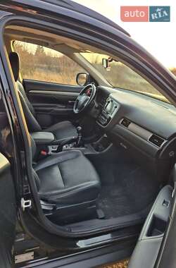 Внедорожник / Кроссовер Mitsubishi Outlander 2012 в 