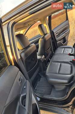 Внедорожник / Кроссовер Mitsubishi Outlander 2012 в 